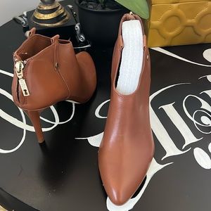 NEW Ivanka Trump Juno Booties Size 9.5 Cognac Brown